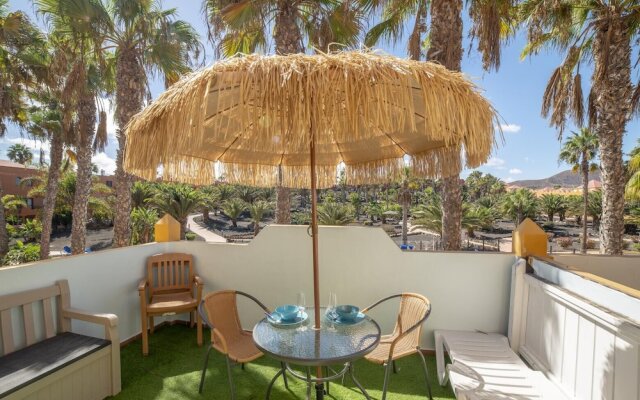 Oasis Royal 12 pool view apartment