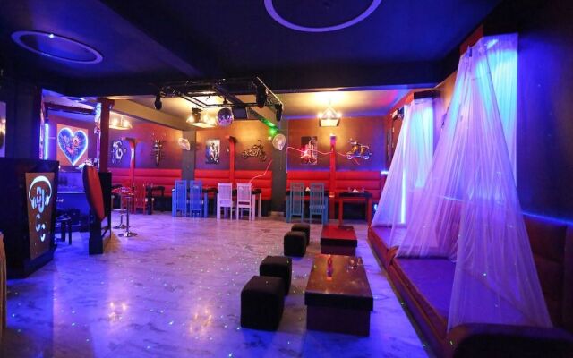 OYO 3202 Hotel Gayatri Residency