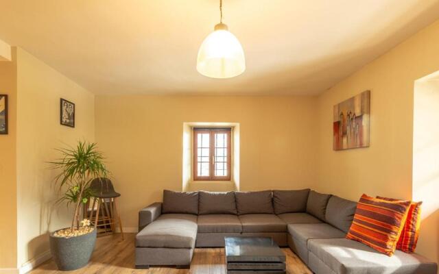 Spacious apartment with two terraces and private parking