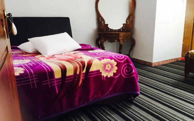 Yoho Roshan Guest House
