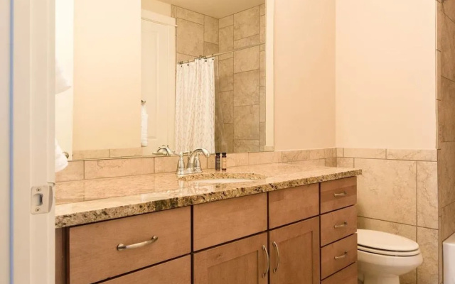 Spacious 3br/3ba Minutes From DT by Domio