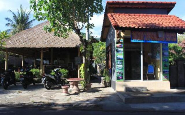 Warung Santa Fe and Bungalows