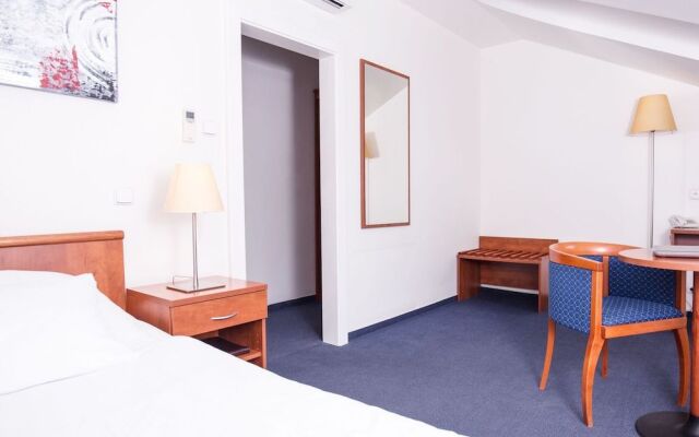 Hotel Lev