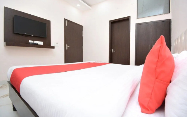 OYO 28282 Hotel J J Crown