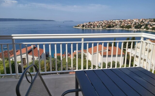 Heated Infinity Pool, Family Apartment With Panoramic sea View 3