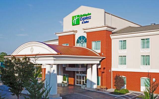 Holiday Inn Express & Suites Lenoir Cty by IHG