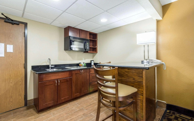 Quality Inn & Suites Arden Hills - Saint Paul North