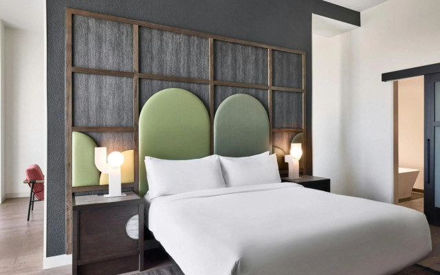 Renaissance® Phoenix Glendale Hotel & Conference Center