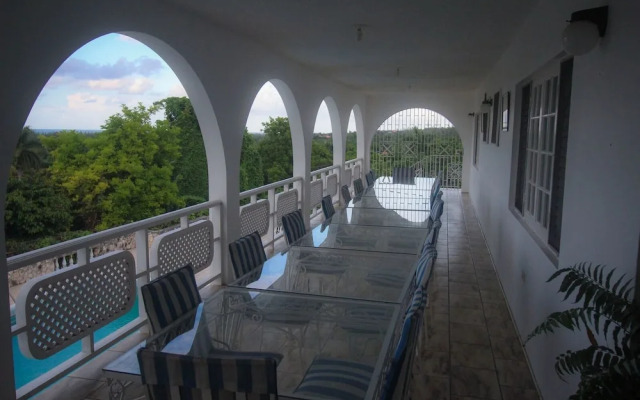 Kenwood Villa