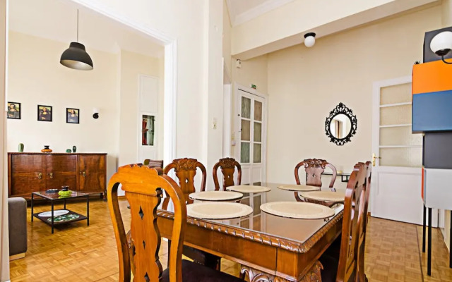 Hippy Decorated 2 Bedrooms Apartment