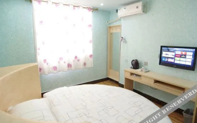 520 Theme Hotel (Xiuling Road, East Gate of Guangxi University)