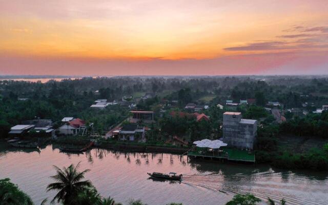 Rooster Mekong Garden & Villas