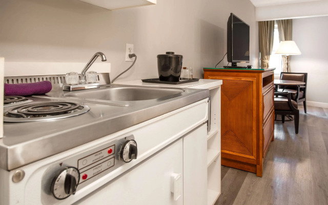 Coast Parksville Hotel