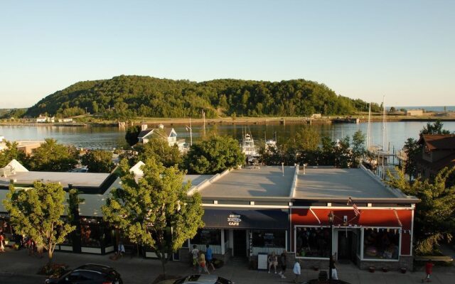 Betsie Harbor Lodging