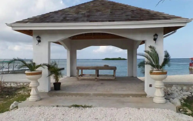 The Royal Kensington Villa