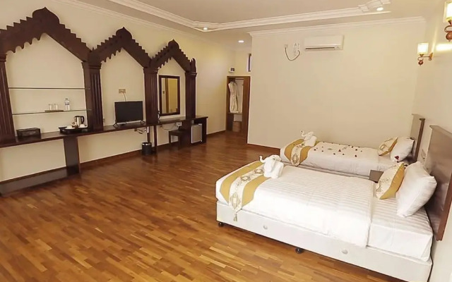 Famous Hotel Bagan 2