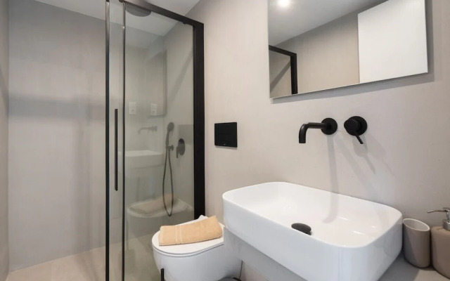 LIV - Deluxe 2BD Apartment in Athens