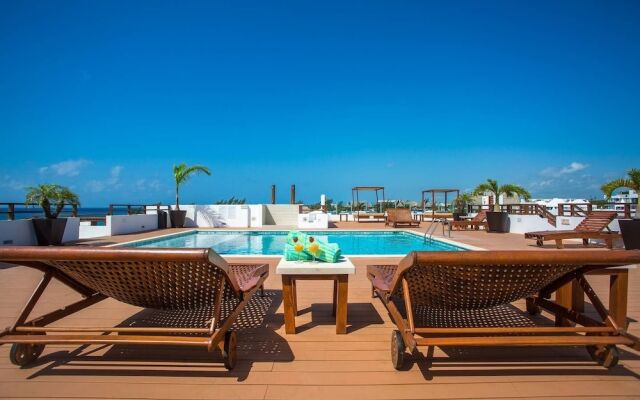 Beachfront Penthouse! Private Jacuzzi! Live the Dream!