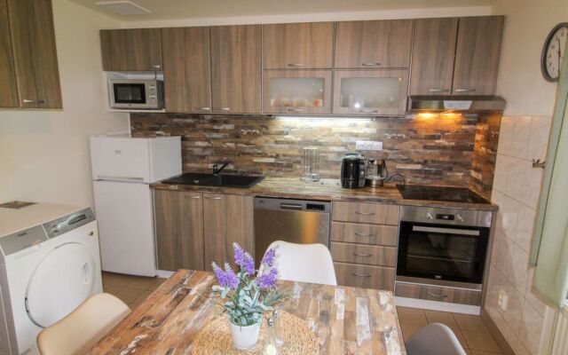 Holiday Hill 30455