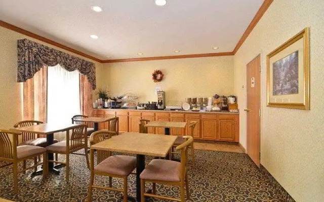 Best Western Napoleon Inn & Suites