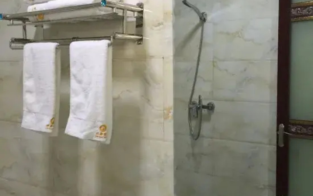 Xingyi Linhai Hotel