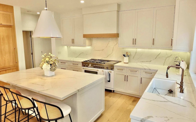 Beach Paradise Stunning 3-story in Long Beach!