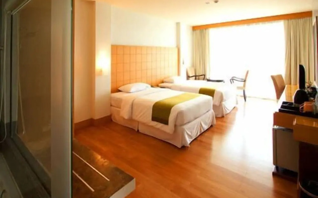 Uniland Golf & Resort