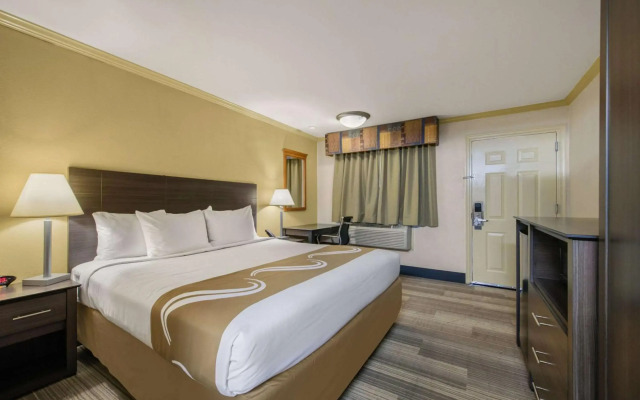 Hibiscus Inn & Suites