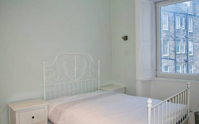 Spacious 2 Bedroom Apartment in Meadowbank
