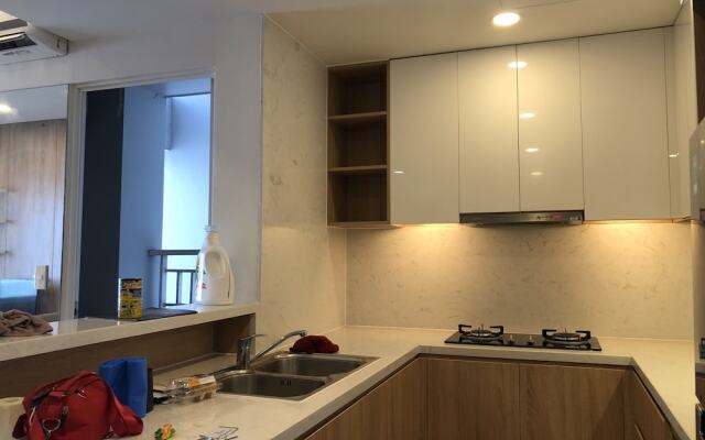 Sunrise City Alms Luxury Apartment