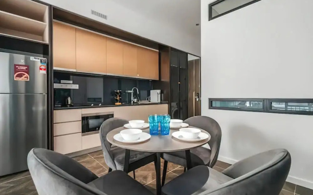 Scarletz Suites KLCC by Emily in Town