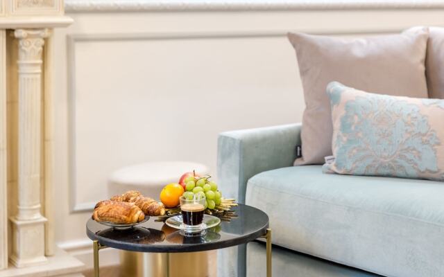 Luxury 4 Bedroom 3 Bathroom Louvre - AC