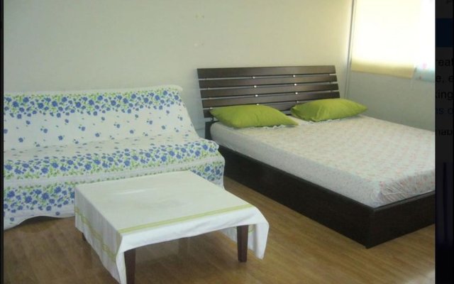"room in Studio - T8 Guest House Don Mueang Challenger Triple Room"