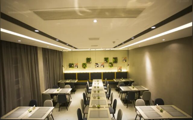 Homeinn Selected Hotel (Zaozhuang Xuecheng Guangming West Road Railway Station)