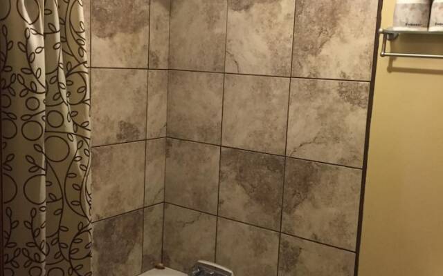 Wakiki Motel & Lounge