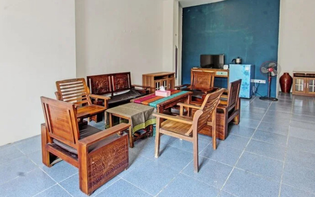 Capital O 92747 Ombak Cafe & Homestay