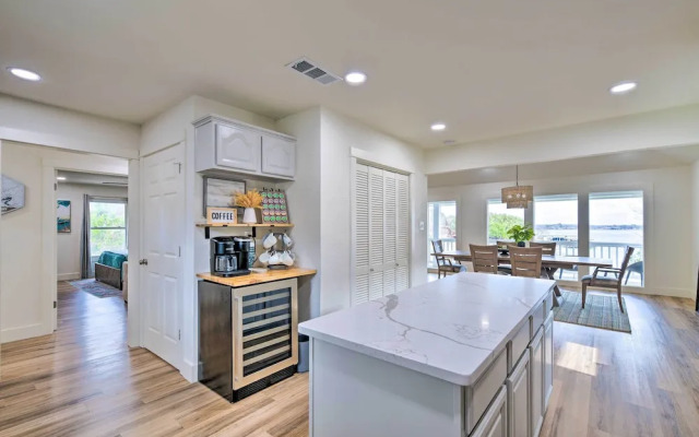 Lake Dayz Granbury Retreat w/ Private Dock!