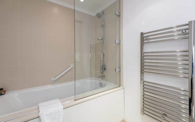 Modern Yet Homely Quartermile Apartment With Elevator
