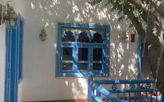 Lxinximinsu – Outside – Kashgar