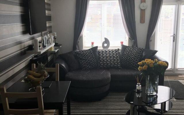 139 Breckside Park Guest House
