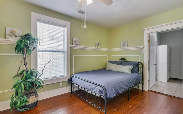 A Bended Oak Bungalow by Ryson Vacation Rentals