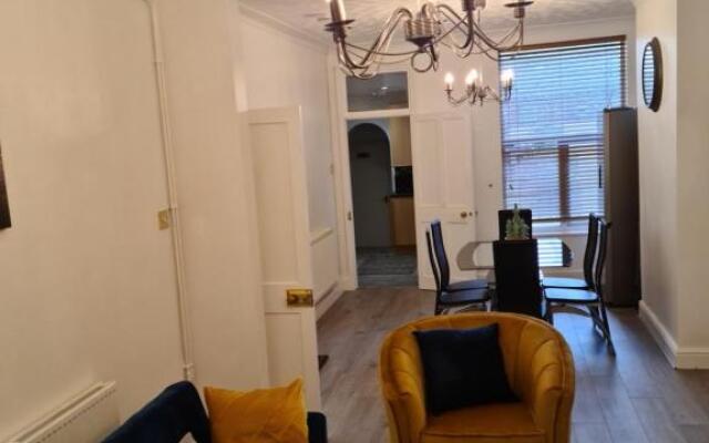 Fields Home a Stunning 3 Bedroom-Sleeps 5