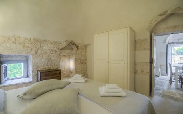 Trullo Grotta Cisternino by Typney