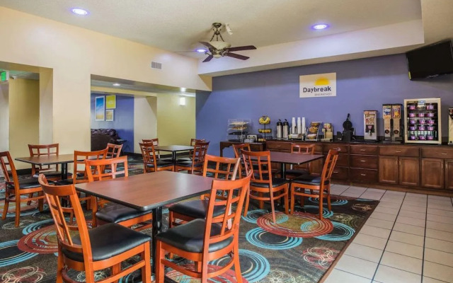 Days Inn & Suites by Wyndham Foley
