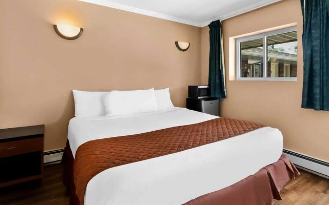 Americas Best Value Inn Avenel Woodbridge - Image 4