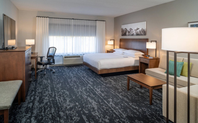 Delta Hotels by Marriott Huntington Mall