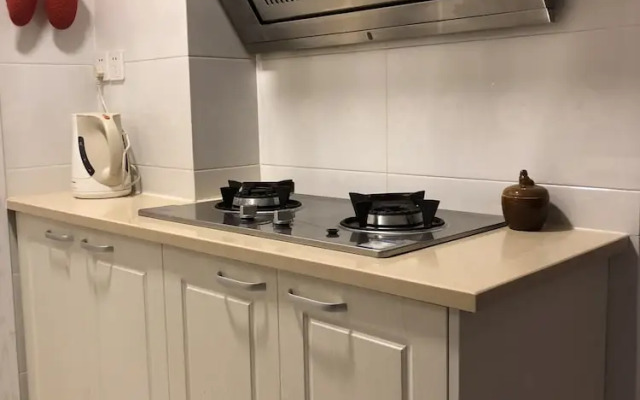 Henry's Apartment- Executive 717