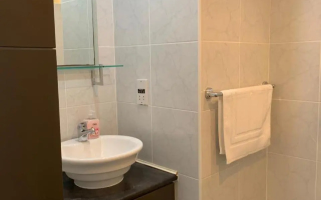 Modern and stylish 1 bedroom apartment in King's Palace