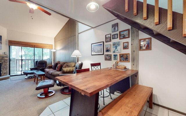 Escape to The Summit - Pool & HT Next Door