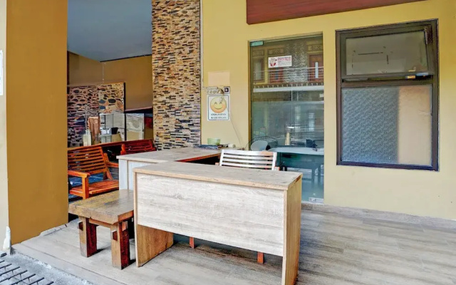 Hotel D'best Kutisari 6 Hour Stay